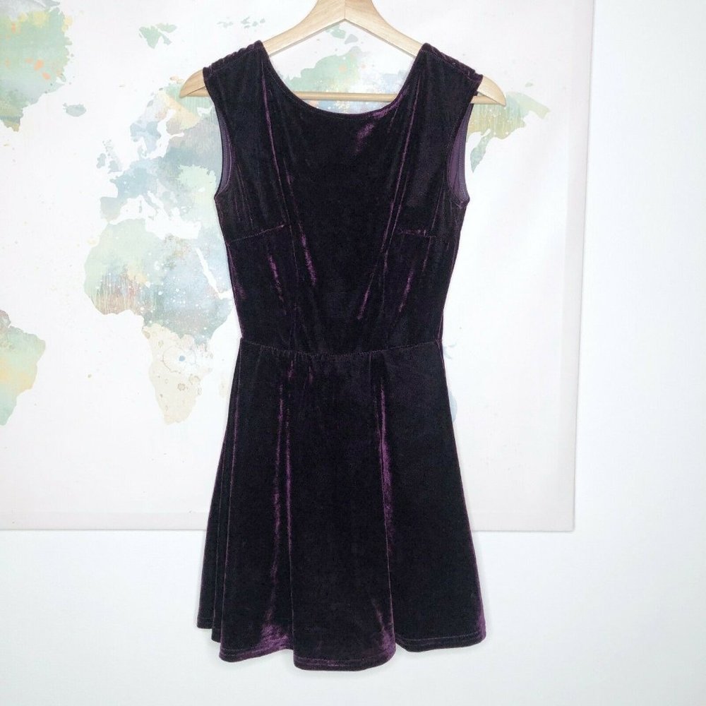 Tobi Dress Fit n‎ Flare Skater Purple Velvet Size Small Boatneck Plunging Back